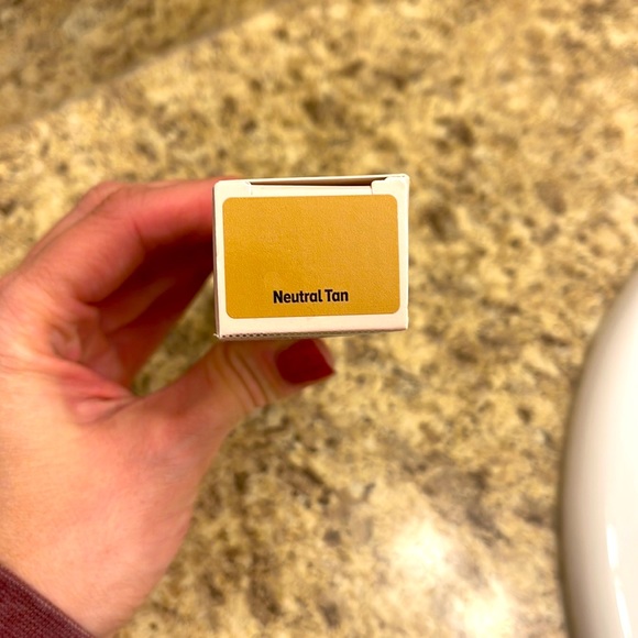 New in Box IT CC+ Illumination Foundation - Picture 3 of 3